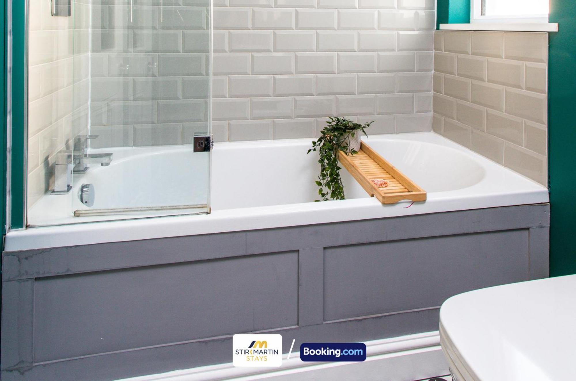 Comfy 3Bed House By Stirkmartin Stays Short Lets & Serviced Accommodation Cardiff With Free Parking & 8Mins To City Centre Zewnętrze zdjęcie