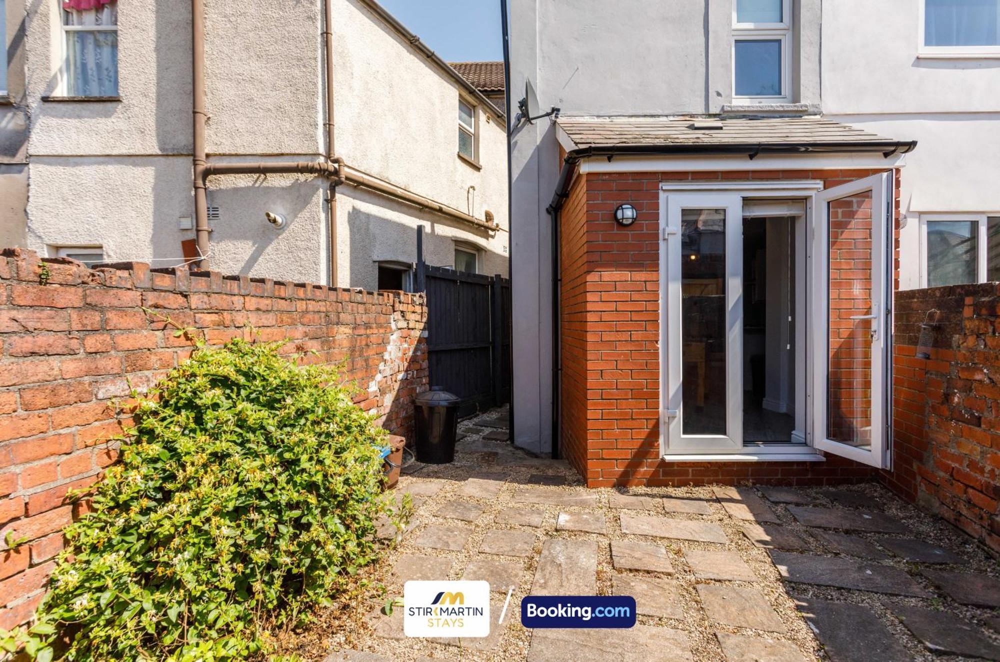 Comfy 3Bed House By Stirkmartin Stays Short Lets & Serviced Accommodation Cardiff With Free Parking & 8Mins To City Centre Zewnętrze zdjęcie