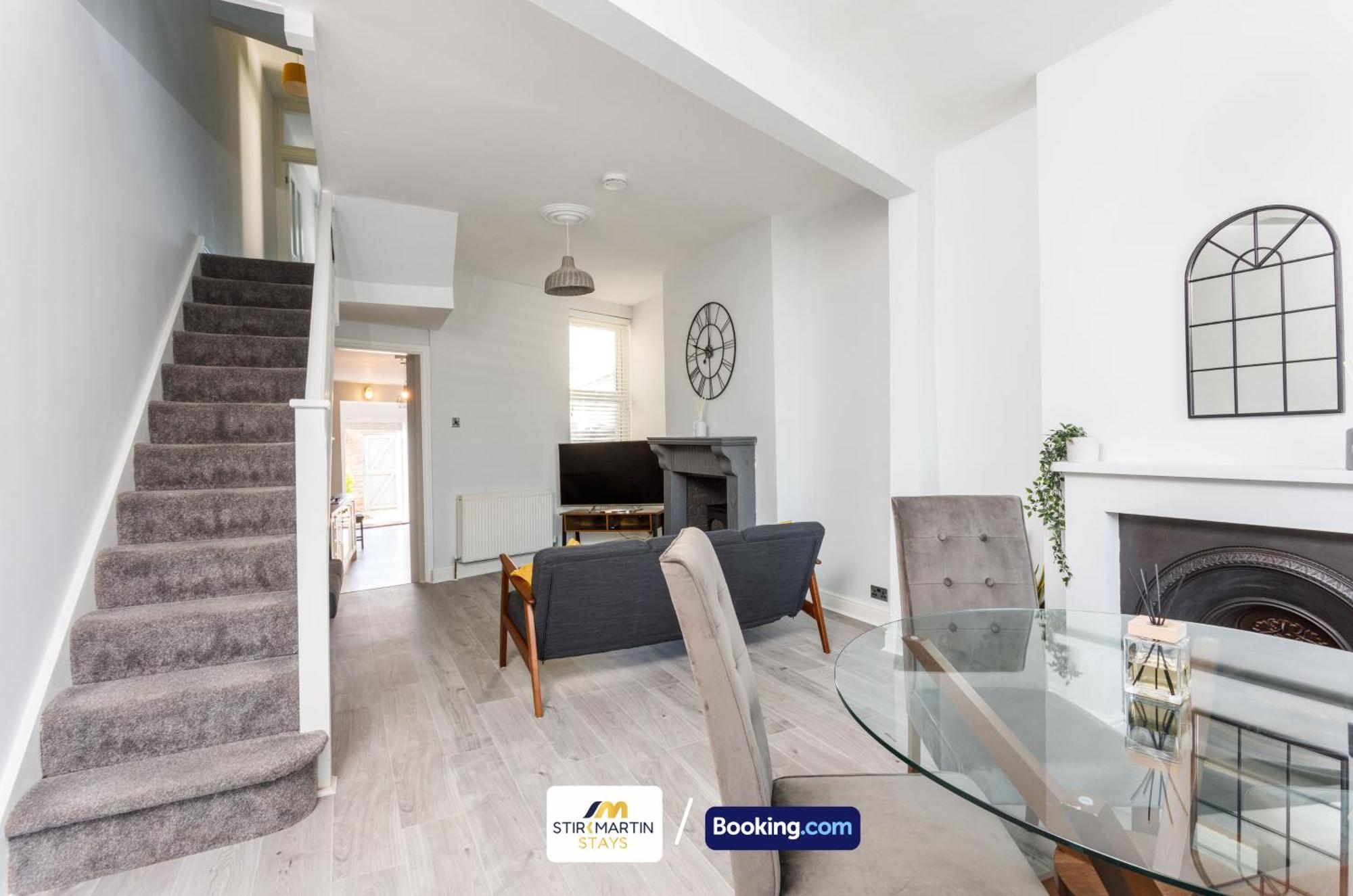 Comfy 3Bed House By Stirkmartin Stays Short Lets & Serviced Accommodation Cardiff With Free Parking & 8Mins To City Centre Zewnętrze zdjęcie