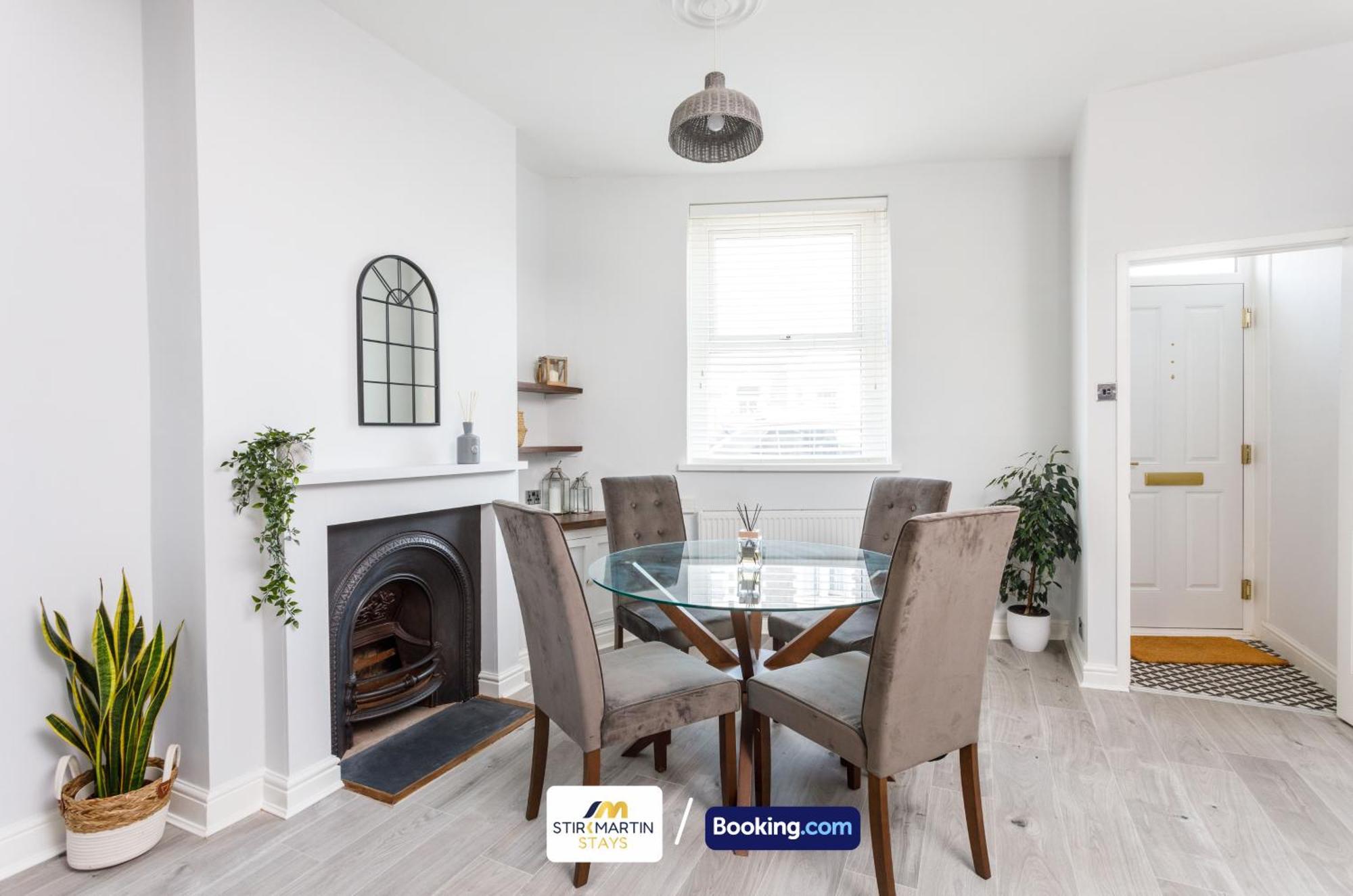 Comfy 3Bed House By Stirkmartin Stays Short Lets & Serviced Accommodation Cardiff With Free Parking & 8Mins To City Centre Zewnętrze zdjęcie
