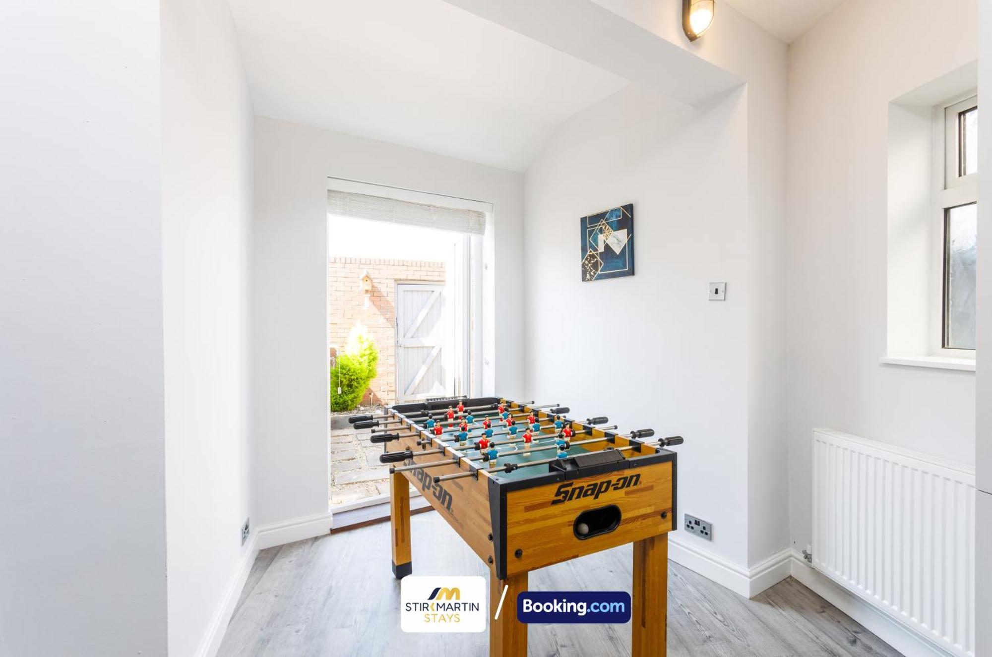 Comfy 3Bed House By Stirkmartin Stays Short Lets & Serviced Accommodation Cardiff With Free Parking & 8Mins To City Centre Zewnętrze zdjęcie