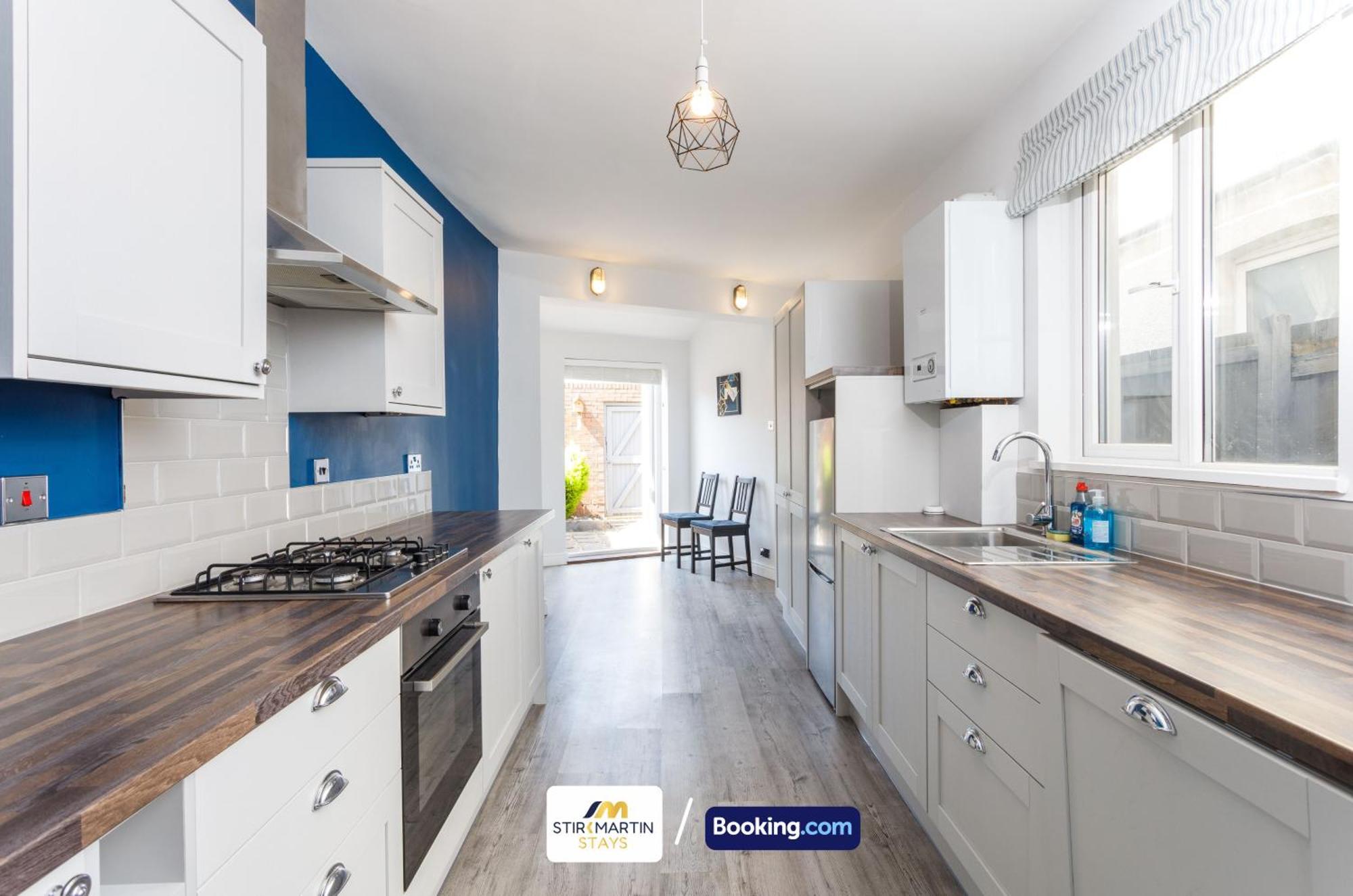 Comfy 3Bed House By Stirkmartin Stays Short Lets & Serviced Accommodation Cardiff With Free Parking & 8Mins To City Centre Zewnętrze zdjęcie